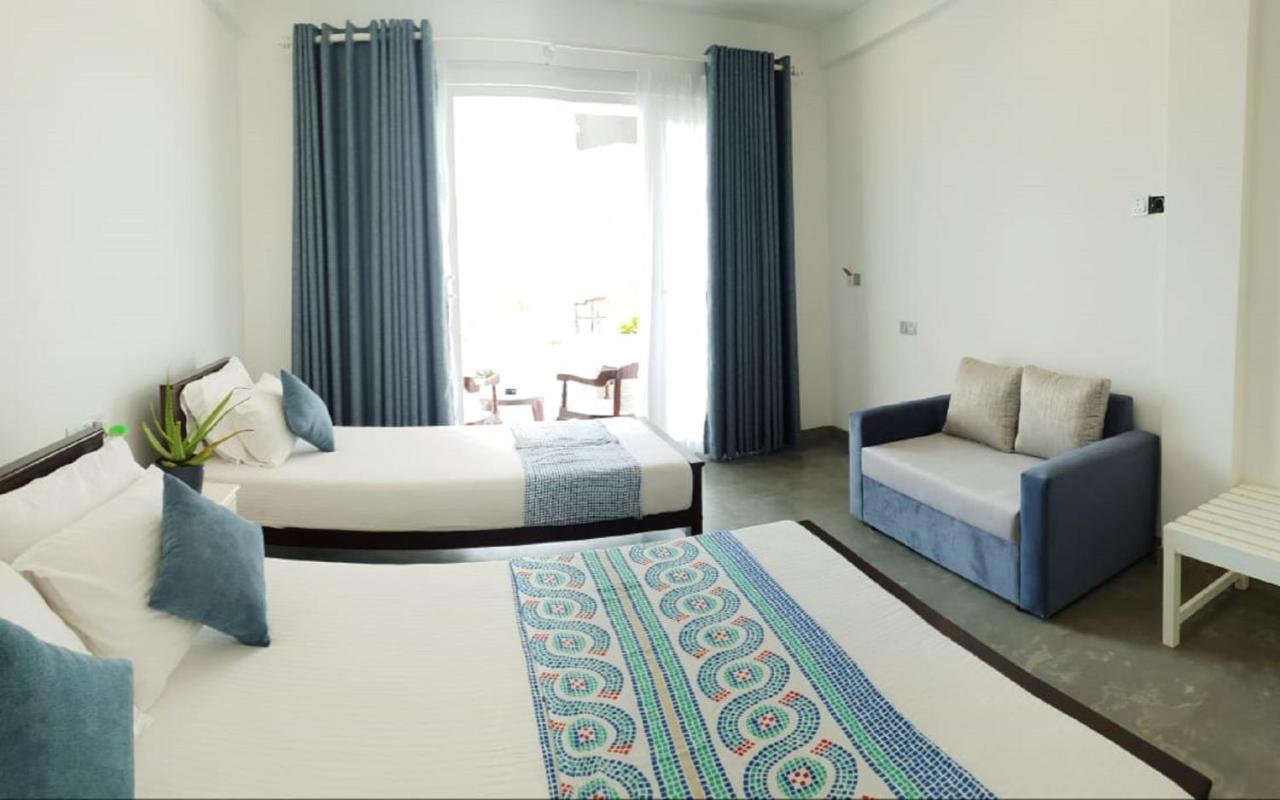 Hotel Blue Note Хикадува Екстериор снимка