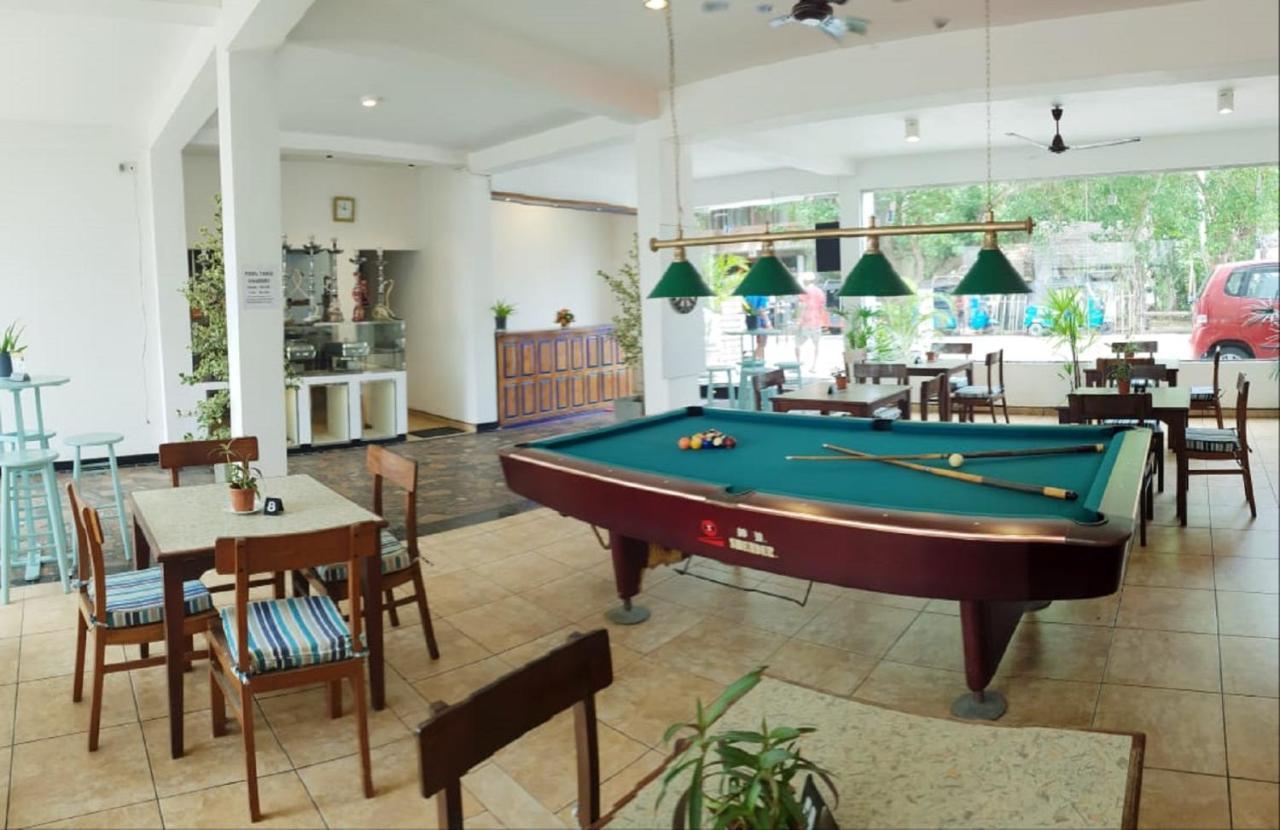Hotel Blue Note Хикадува Екстериор снимка