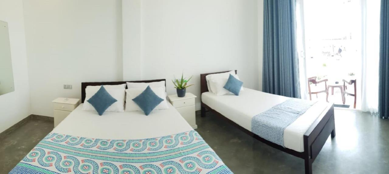 Hotel Blue Note Хикадува Екстериор снимка